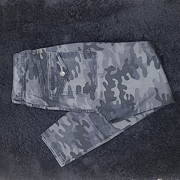 Camo Jeans - Picture 2 of 4